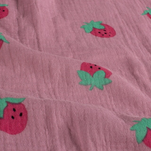 Cotton muslin strawberries pink