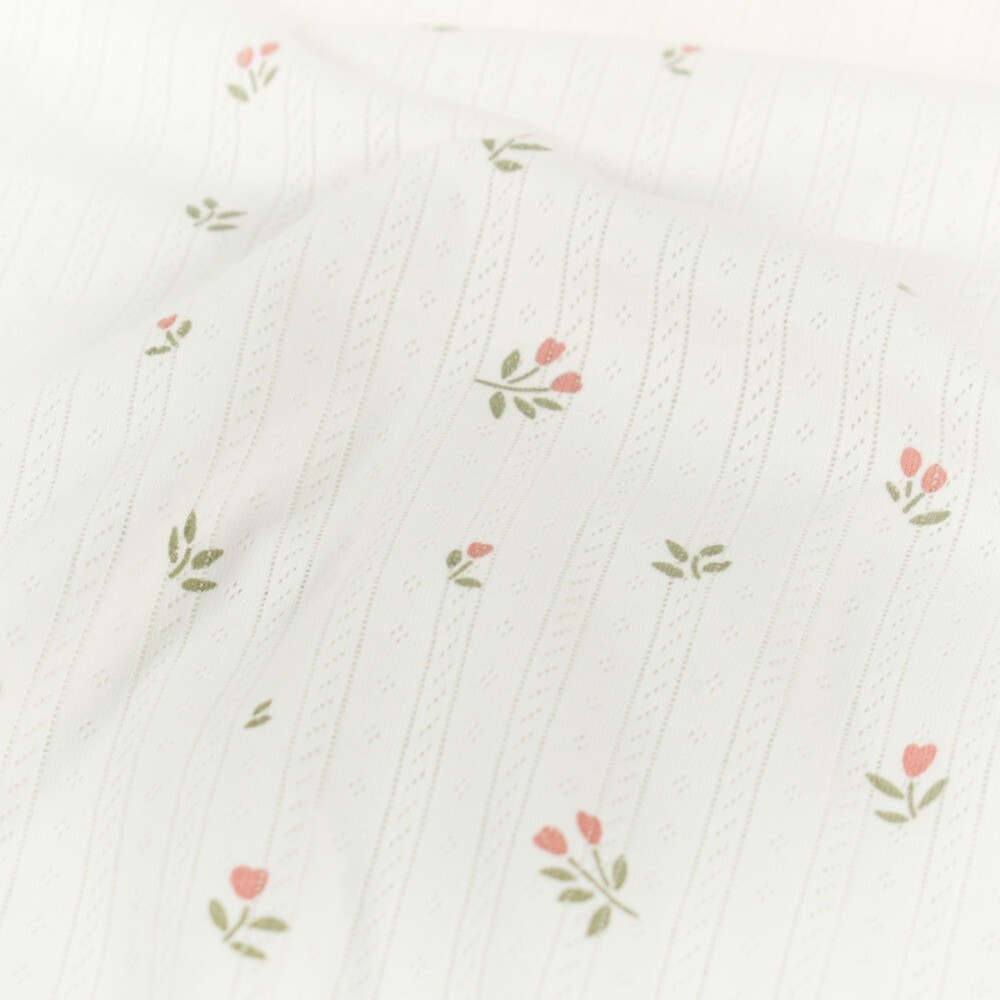 Ajour flowers offwhite